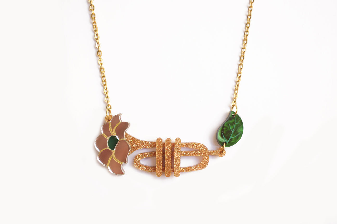 Laliblue Trumpet Necklace (white)