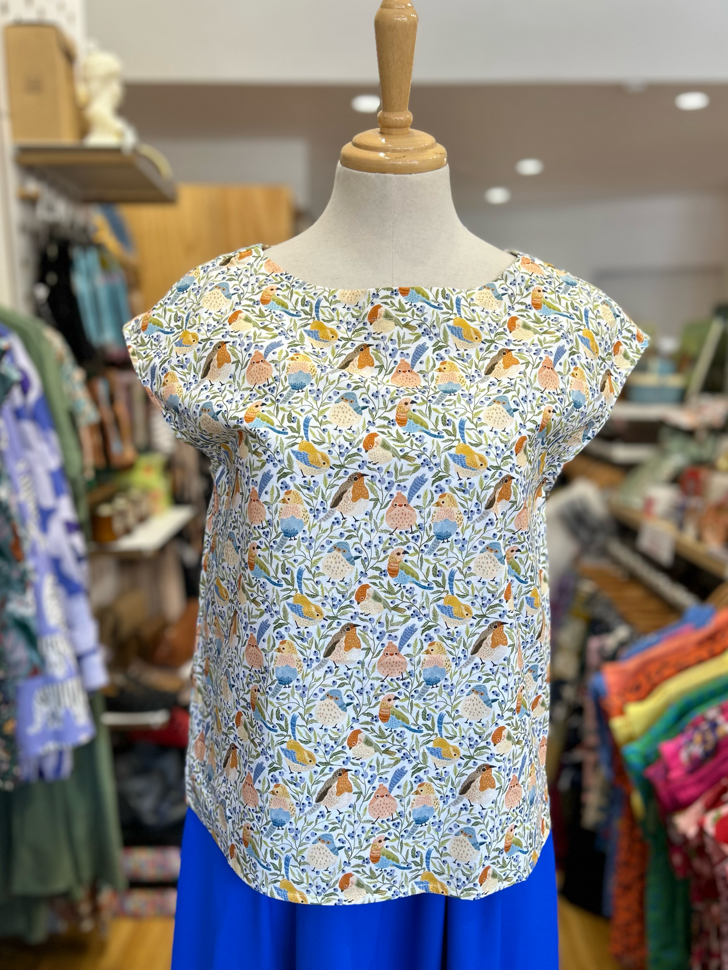 Lindsey Top - blueberry garden white