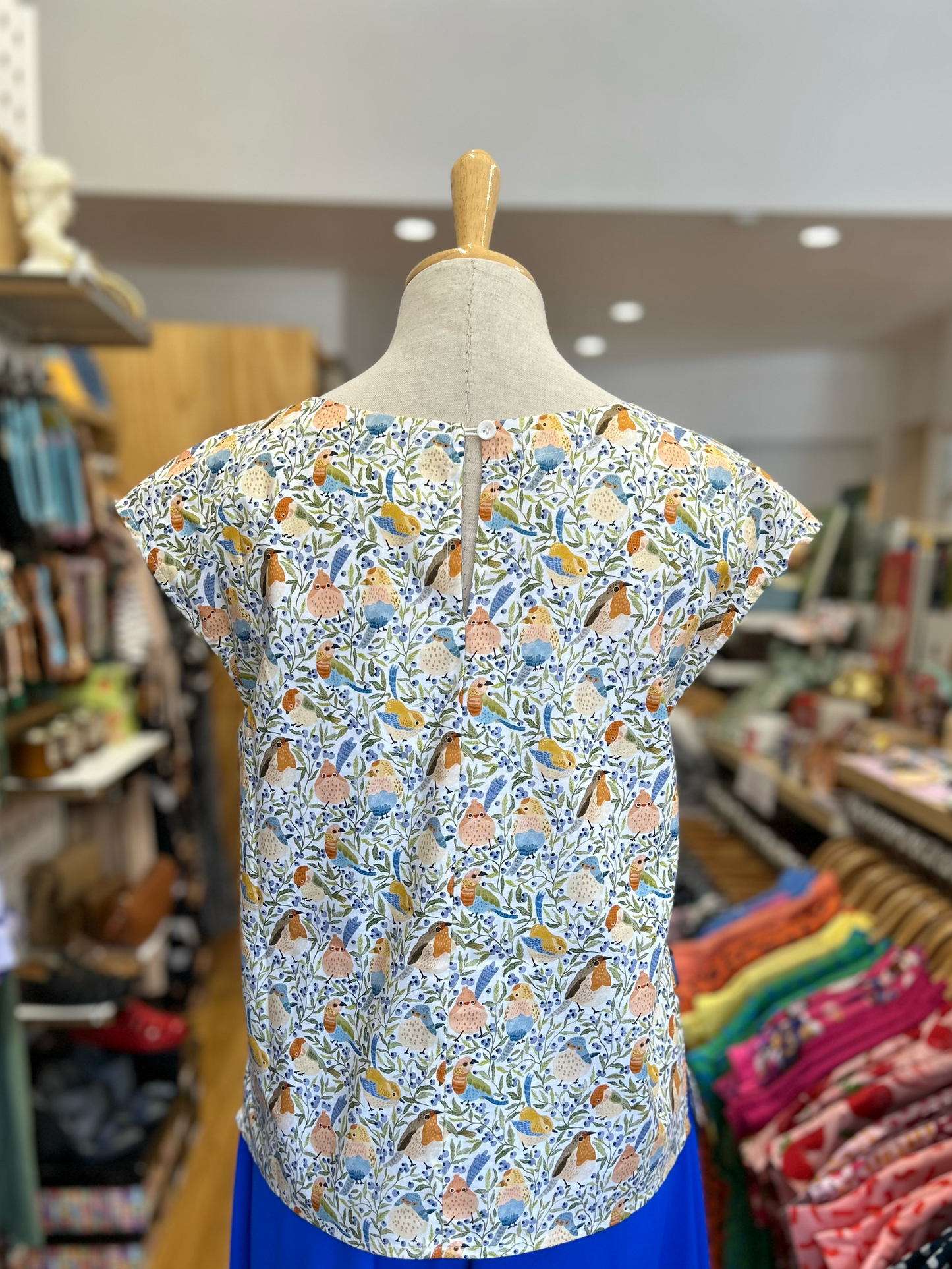 Lindsey Top - blueberry garden white