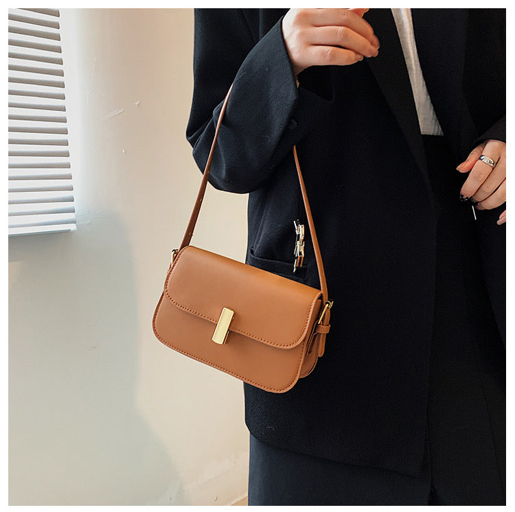 Vintage style shoulder bag