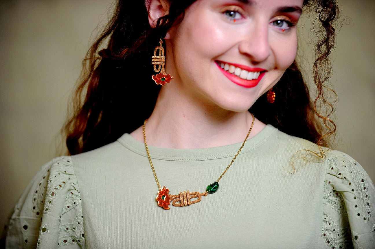 Laliblue Trumpet Necklace (white)