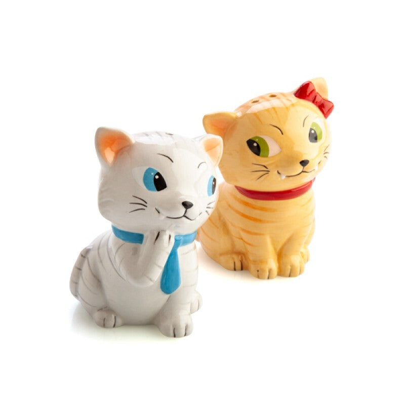 Salt and pepper set tabby cat