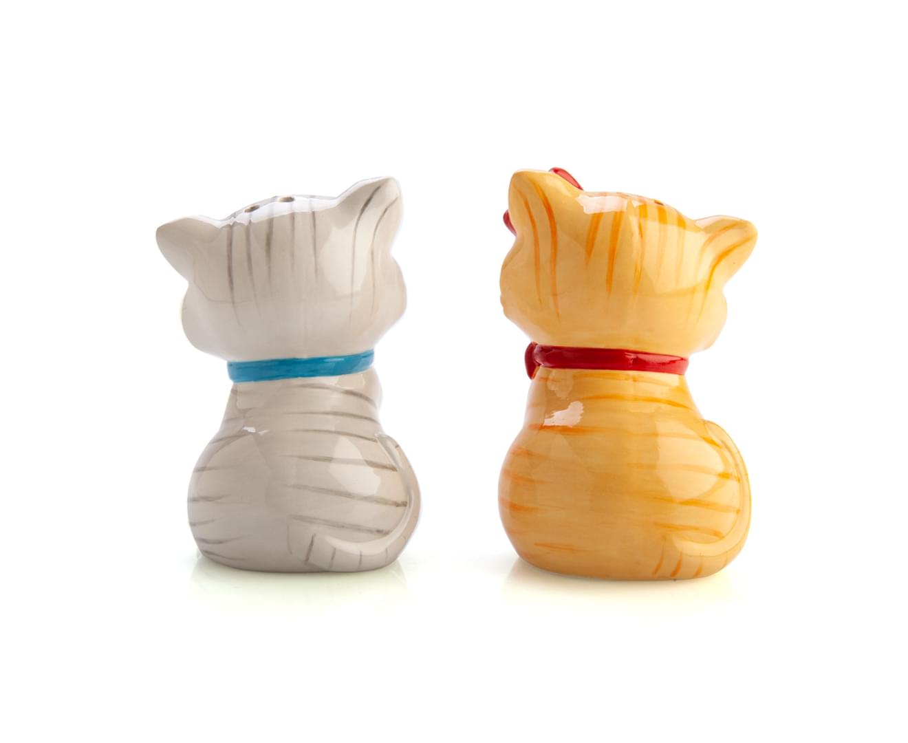 Salt and pepper set tabby cat