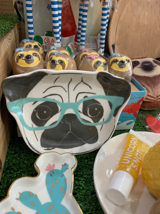 Ceramic pug plates