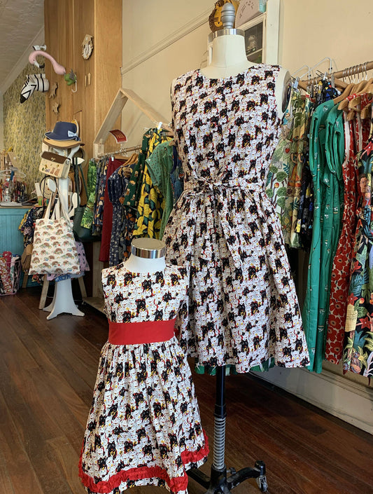 Sarah Kid Girl Dress - Lucky Cat (Last Size / 5 yrs old)
